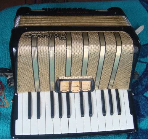 HOHNER  VM STUDENT ACCORDIAN