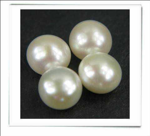CLEARANCE SALE - Natural Fresh Water Pearls - Cream - 2.87cts avg. each - 40 pcs on offer!