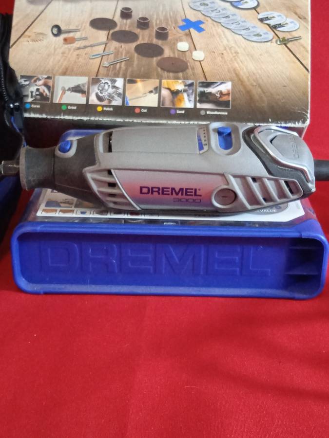 DREMEL 3000 ROTARY TOOL