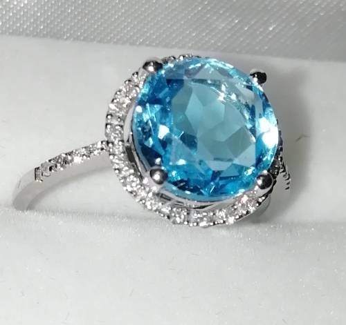 18ct white gold, Blue Topaz and Diamond ring