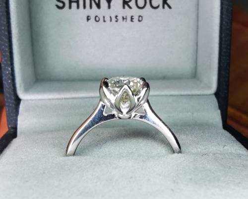 1ct Diamond engagement ring, Platinum * Round Brilliant Cut Diamond *