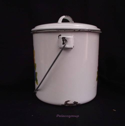 White Enamel Bucket With Lid, White Inside, Fruit Theme On Two Sides, Capacity 2,5l, See Photos...