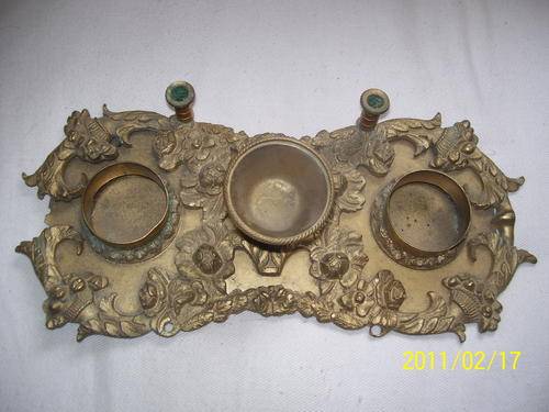 Victorian? Ink well VERY VERY OLD