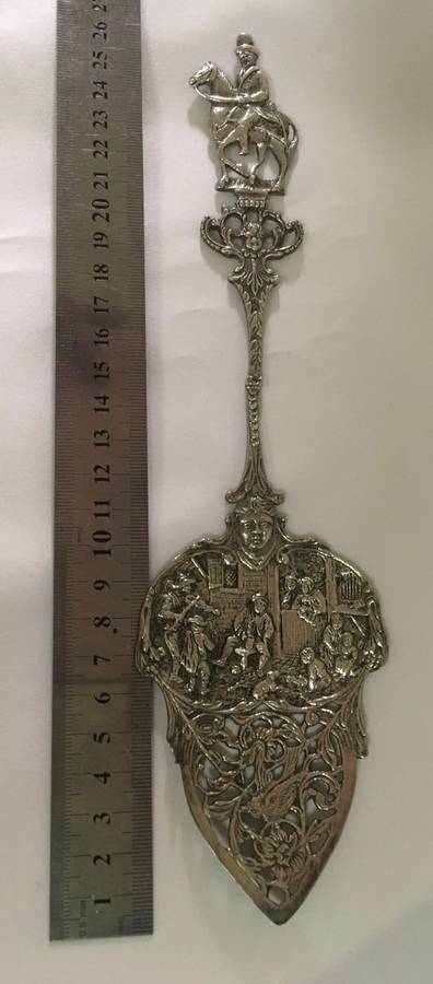 Ornate antique  cake lifter