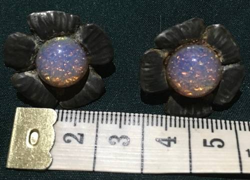 Earrings - screw in - Vintage