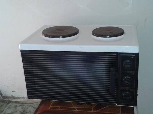 2-Plate Stove with Oven. Very Good Working Condition
