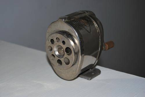 SOLID VINTAGE PENCIL SHARPNER