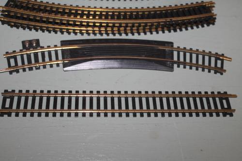12 Curved Tracks AHM