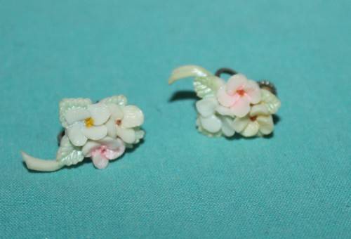 Vintage screw on Earrings