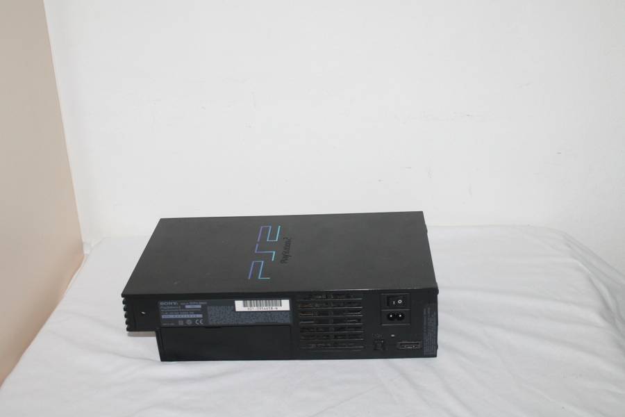 PlayStation 2 Phat with 2 Controller`s, Memory Card, Game and Cords