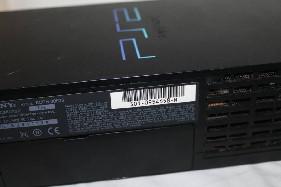 PlayStation 2 Phat with 2 Controller`s, Memory Card, Game and Cords