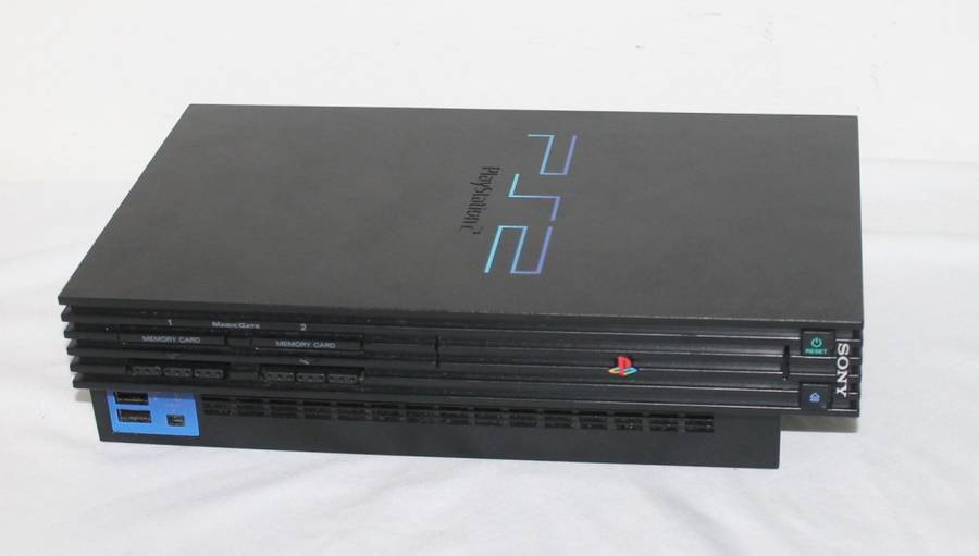 PlayStation 2 Phat with 2 Controller`s, Memory Card, Game and Cords