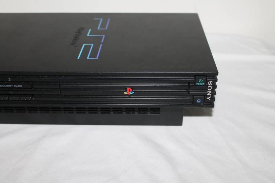 PlayStation 2 Phat with 2 Controller`s, Memory Card, Game and Cords