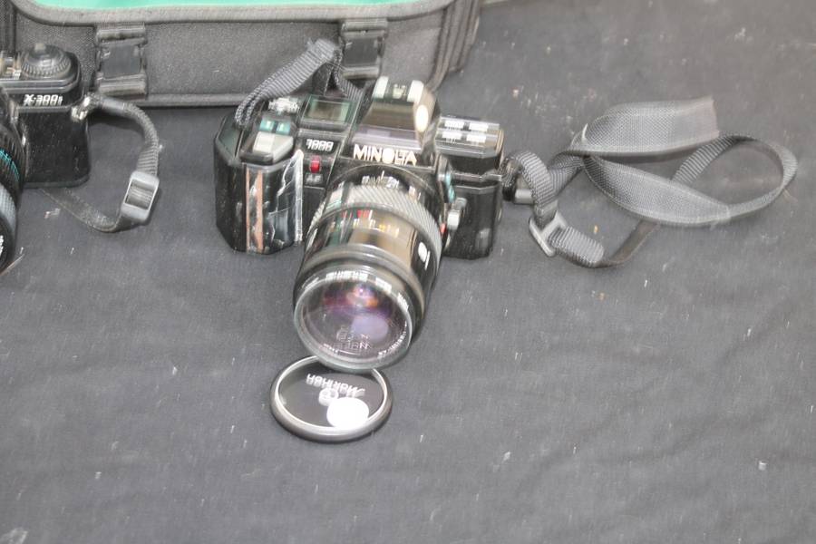 2 Minolta Film Cameras plus Bag Spares or repairs