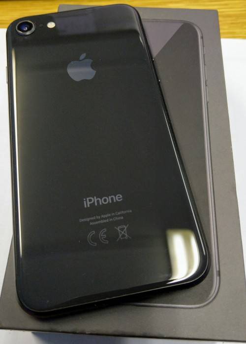 iPHONE 8 64GB DARK SPACE GRAY, EXCELLENT CONDITION - GIVE AWAY PRICE!!!