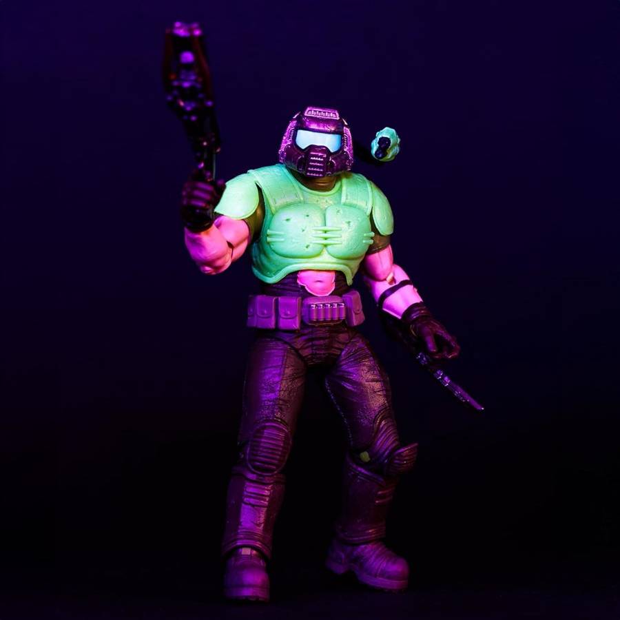 McFarlane Toys - Doom Slayer Classic Glow in The Dark Edition, 7in Action Figure, Gold Label