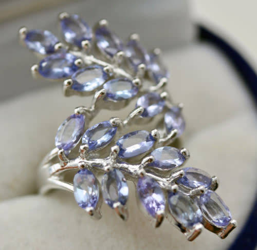 Beautiful Leaf Design TANZANITE Ring in Sterling Silver (Valuation certificate R10800)