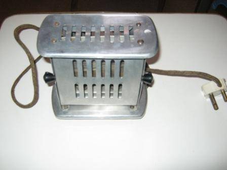 RETRO TOASTER IN NEED OF TLC~HAVE A LOOK!!!