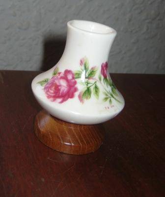 SINGLE CANDLE HOLDER WITH ROSE DESIGN~HAVE A LOOK!!!!!!!!