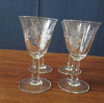 SHERRY GLASSES X 4 WITH GRAPE DESIGN ~  NO CHIPS OR CRACKS ~  HAVE A LOOK!!!