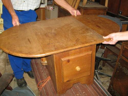 UNIQUE OVAL TABLE WITH DRAWER IN GOOD CONDITION.
