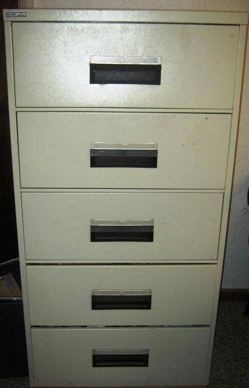 HEAVY FIVE FILING DRAWER CABINET IN GOOD  CONDITION! HAVE A LOOK!