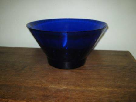 FANTASTIC BLUE DISH NO CHIPS OR CRACKS ~  HAVE A LOOK!!!