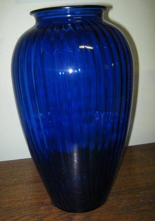 FANTASTIC BLUE VASE NO CHIPS OR CRACKS ~ A TRUE FIND !!~ HAVE A LOOK!!!