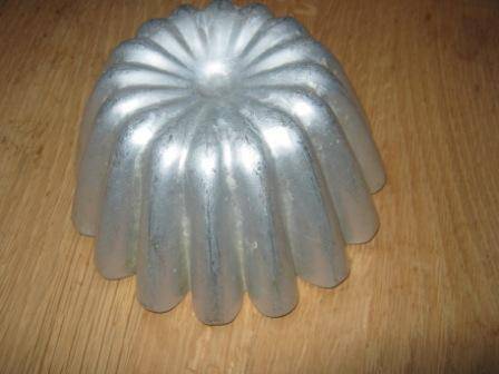 METAL JELLY MOULD ~ IN GOOD CONDITION ~  HAVE A LOOK!!!