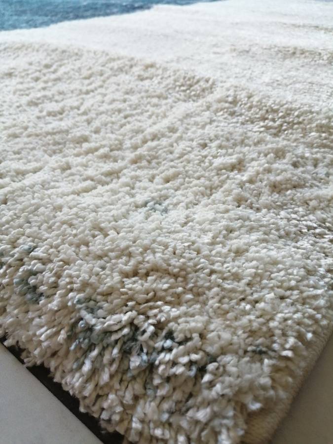 Vibrant , Modern , Excellent Quality Turkish Shaggy Rug