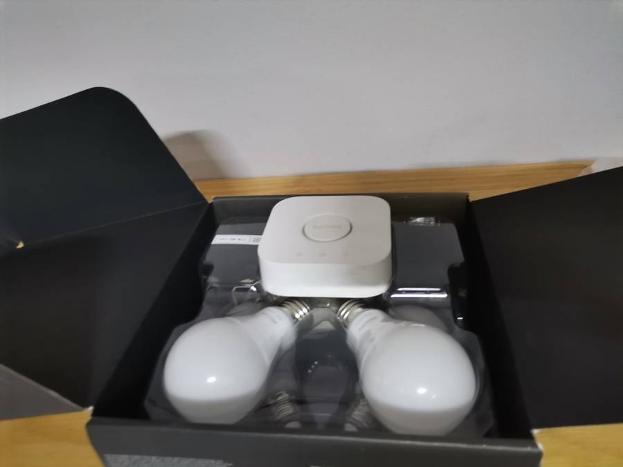 Philips Hue Smart Bulb Starter Kit(Hub+6 Bulbs)