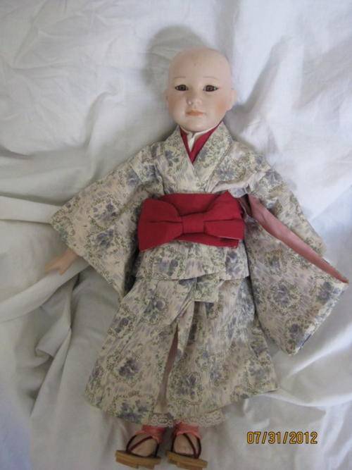 PORCELAIN DOLL 43CM