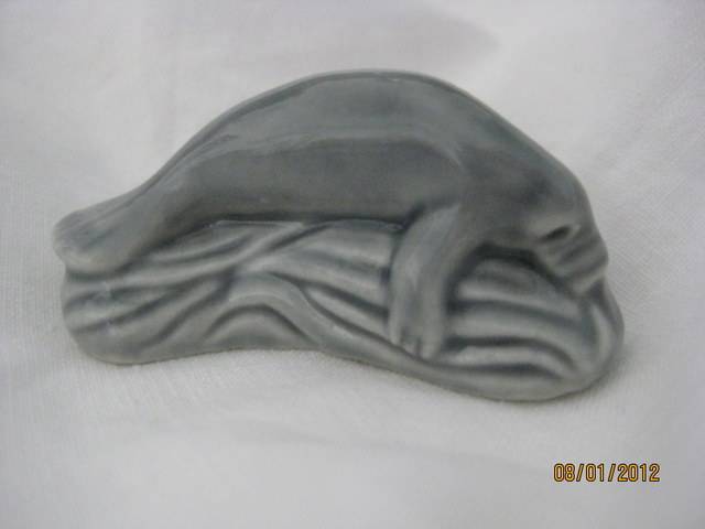 WADE MANATEE - ENDANGERED NORTH AMERICAN ANIMALS 1998. BLUE GREY