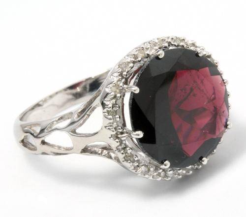 FINE SOLID 925 STERLING SILVER GENUINE GARNET AND DIAMOND RING NO RESERVE!!!!!!!!!!!!!!!
