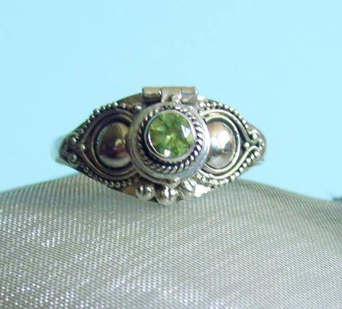 **CRAZY R1 START** usa Size no. 6 ** Imported Silver Bali Peridot Prayer ring