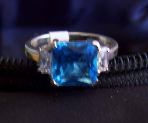 STUNNING Huge blue and clear Simulated Diamond, size USA no. 9 ring.