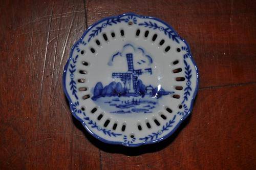 ROYAL DELFT  SMALL PLATE!!!