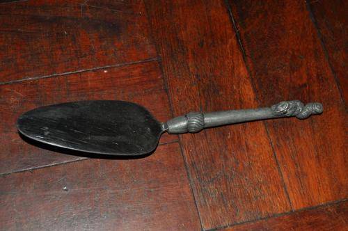BAOBAB DESIGNER MADE CAKE LIFTER,PEWTER