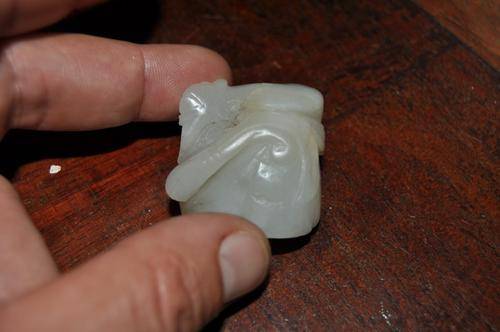VERY DETAILED JADE CARVED NETSUKE