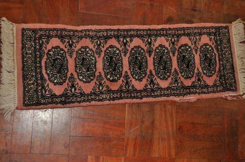 SMALL VINTAGE HANDMADE PERSIAN CARPET