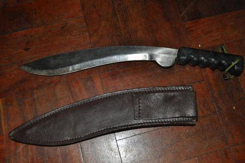 VINTAGE GURKHAN DAGGER IN REAL LEATHER SCABBARD