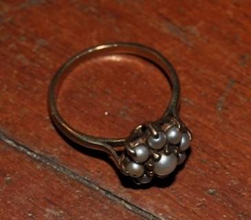 BEAUTIFUL AND STYLISH EDWARDIAN 9CT GOLD RING WITH SEED PEARLS,3,2GRAM
