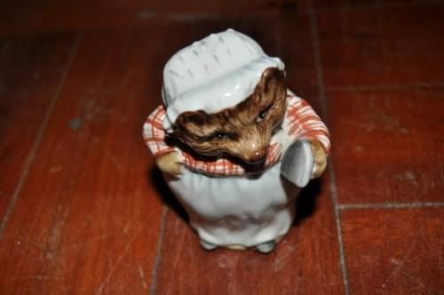 BEATRIX POTTER BESWICK PORCELAIN FIGURINE