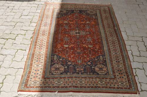 FANTASTIC PERSIAN HANDMADE CARPET-JUST LOOK AT THIS!!!! 126X200CM
