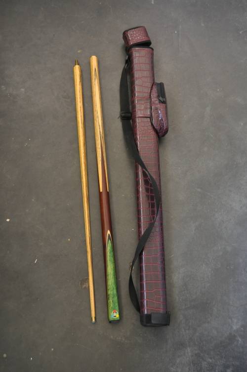 WOW!!! VINTAGE TRICUES SNOOKER CUE IN ORIGINAL PACKAGE IN GREAT CONDITION