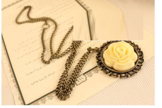 BEAUTIFUL ALLOY CREAM YELLOW FLOWER PENDANT AND CHAIN