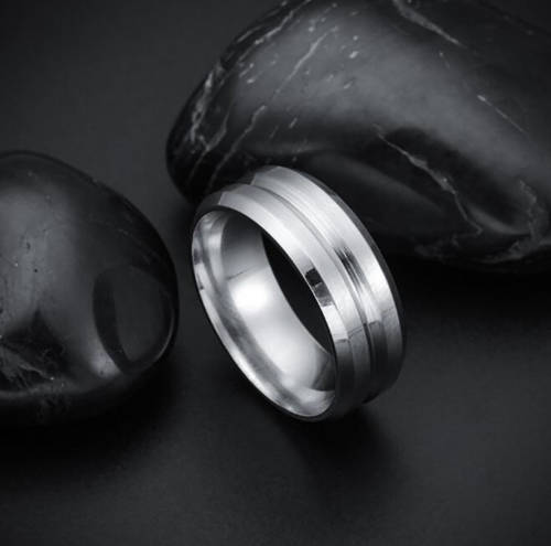 STUNNING STAINLESS STEEL RING - Size 7