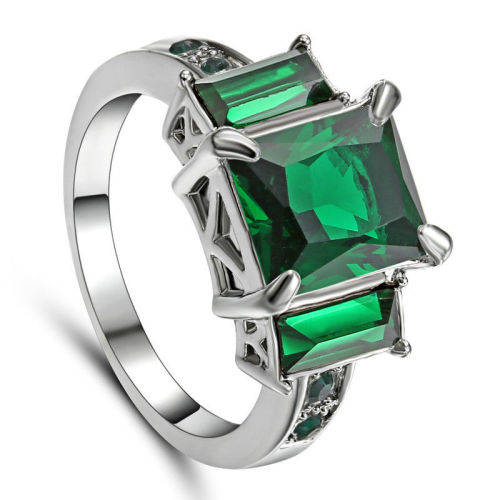 Stunning Emerald Green Crystal Ring - Size 6