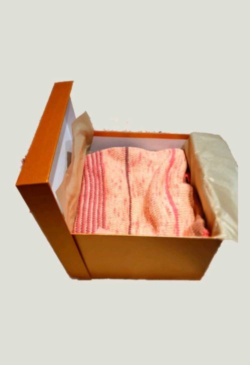 Shawl hand knitted (peach patterned)