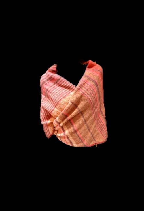 Shawl hand knitted (peach patterned)